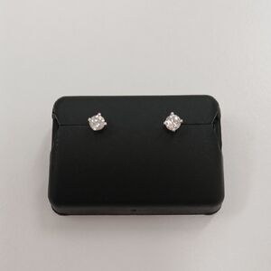 Moisssanite 925 Silver Pushback Stud Earrings 0.25 Ct Retails $100
